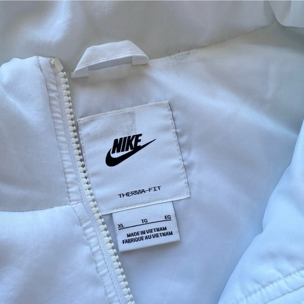 NWT Nike Women’s Sportswear Classic Puffer
Therma-FIT Loose Vest in Sail/Black - Picture 12 of 13